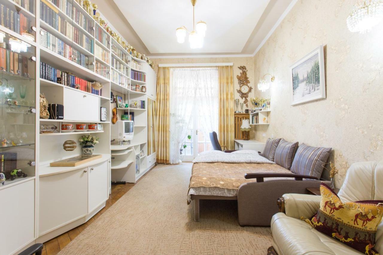 Apartment In The Center Of Kharkov Ngoại thất bức ảnh