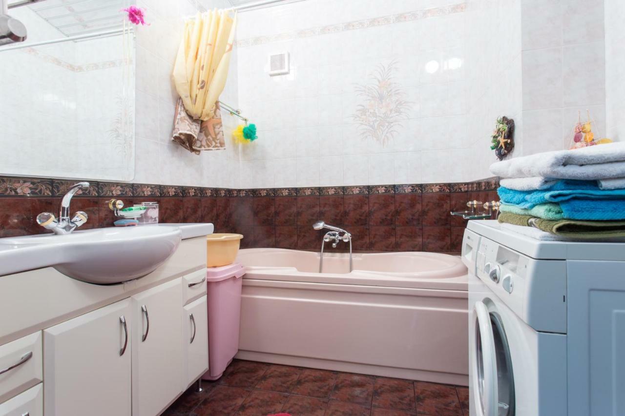 Apartment In The Center Of Kharkov Ngoại thất bức ảnh
