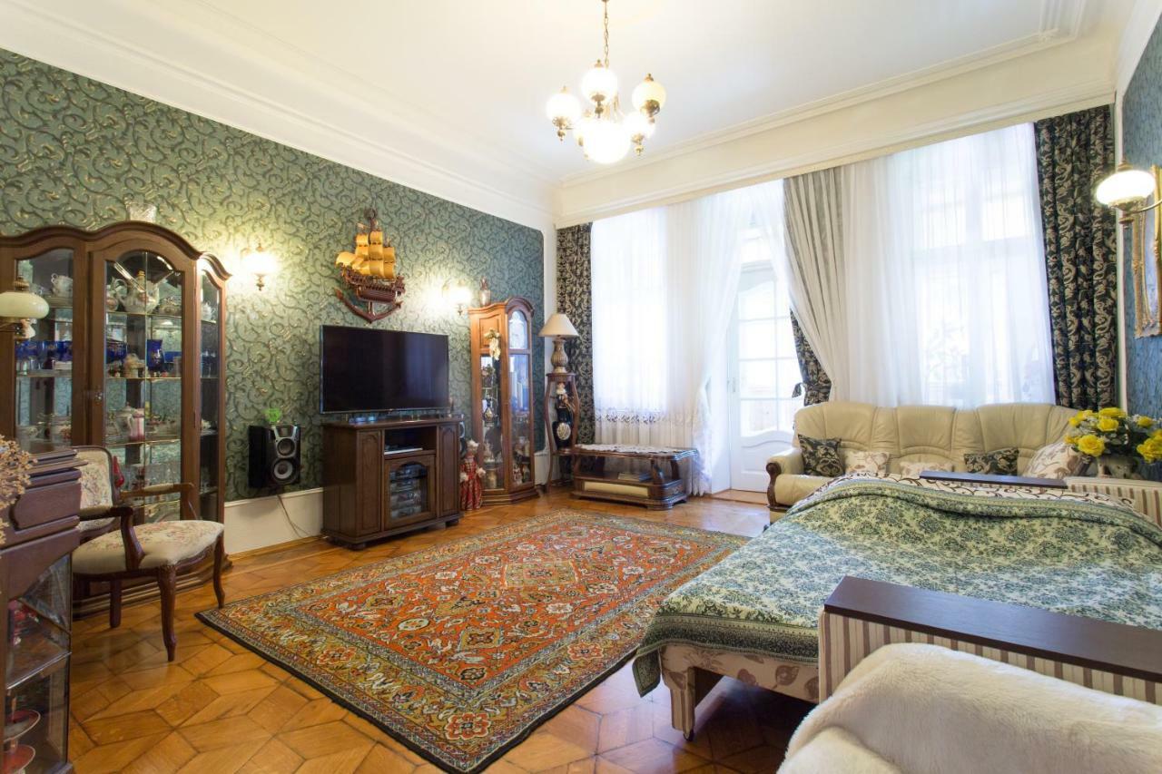 Apartment In The Center Of Kharkov Ngoại thất bức ảnh