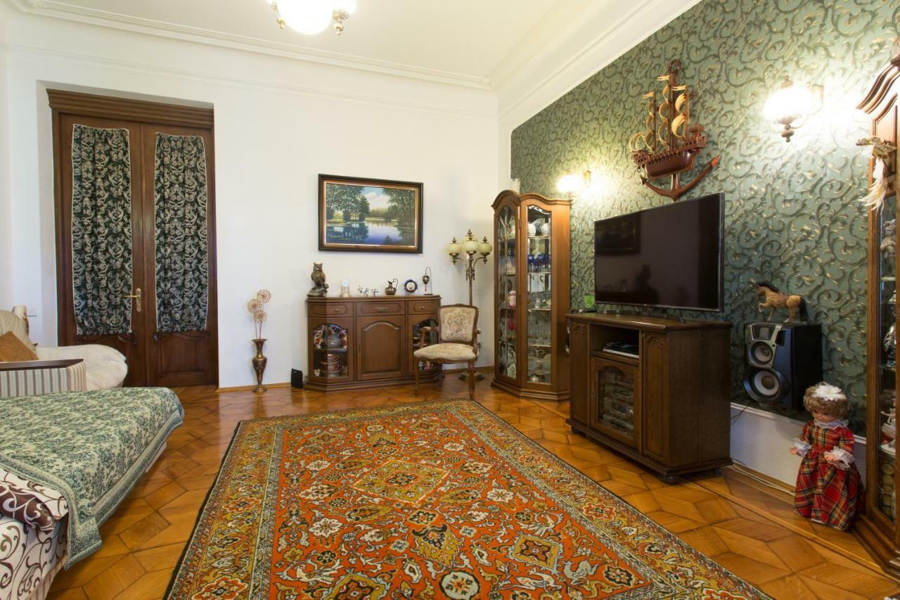 Apartment In The Center Of Kharkov Ngoại thất bức ảnh
