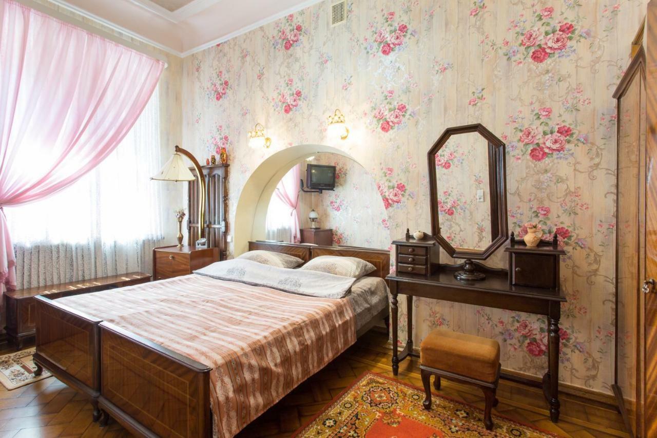 Apartment In The Center Of Kharkov Ngoại thất bức ảnh
